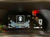 様々な車両情報を表示できるハイブリッド専用アクティブマルチインフォメーションメーターは4つのデザインからお好みをチョイス!