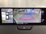 狭い場所での駐車やすれ違いなどでより的確な運転操作に役立つ360&deg;ビューモニターが装備されています。