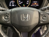 ハンドルにHondaセンシング系のクルーズコントロールやレーンキープアシストなどのスイッチと、オーディオの操作スイッチが装備されています。ハンドルから手を離さず安全に操作できます。
