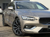 ◆ヘッドライト/VOLVOの代名詞ともいえるTシェイプのライトは、北欧神話のトールハンマーをイメージした意匠です