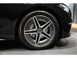 メルセデスの認定中古車「サーティファイドカー」では、万一お車が故障した場合も、ご購入後1年間もしくは2年間※は走行距離にかかわらずメルセデス・ベンツ正規サービスネットワークで無料修理いたします