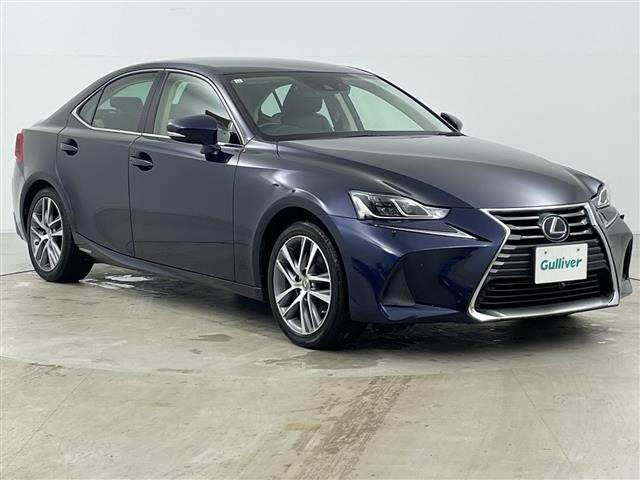 IS300h バージョンL 4WD本革シート