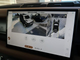 ボディの目立たない位置に設置された4台のデジタルカメラにより、車の周囲360度のオーバーヘッドビュー表示。それぞれのカメラを単独もしくは2か所表示することも可能。狭い場所や出入口なども安心できます!
