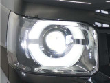 【LEDヘッドライト+デイライト】今や主流のLEDヘッドライトに、日中でも他者からの視認性を良くするデイタイムランニングランプ装備!スタイリッシュでかっこよく仕上がっています。