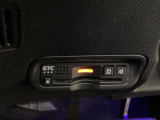 ハンドルの左下にETCがついています。高速道路の料金所の通過も楽々です!。 カードの取り出しもしやすい場所についています。