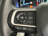 ナビゲーションやオーディオなどの操作がハンドルの手元でできるステアリングスイッチが付いてます