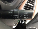 【オートライト】オートライトコントロールスイッチが装備されています 周囲の明るさに応じて自動でヘッドライトの点灯・消灯を行います。ものすごく便利です♪