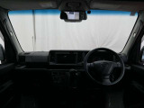 見通しのよいすっきりとした視界で、誰でも運転しやすいです。運転のしやすさは疲れにくさにも繋がりますよ♪