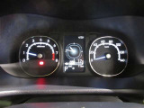 とっても見やすいメーターです。夜間時はラグジュアリーな気分にさせてくれる照明が魅力ですので、夜のドライブも楽しみになりますよ♪