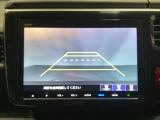 バックでの車庫入れも安心です! リアカメラが付いているバックモニター付のナビを装備しております。操作線もついており距離感も画面から確認できます。