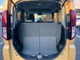 日常の使用に十分な広さの荷室です♪簡単な操作でシートアレンジもできます♪