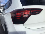 純正インフォテイメントシステム&rdquo;Discover Pro&rdquo;搭載により、車両の各種情報の表示や先進安全装備などの設定も可能。またiPod/iPhone/音楽再生/ハンズフリーフォンにも対応。