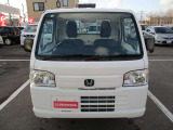 ご覧のお車は現在当店中古車展示場にて展示中です!