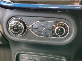 ■温度設定をしておけばいつでも快適な車内温度を維持できるオートエアコン!