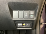 Hondaセンシング用のVSA解除と路外逸脱抑制機能などのオンオフスイッチはハンドルの右側に装備しています。その下にETC2.0がついています。高速道路の料金所の通過も楽々です。