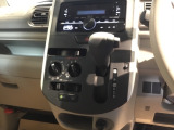 運転席周辺のスマートなレイアウトが、操作のしやすさを実現。快適なドライブをサポートします。