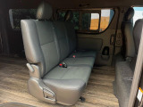 後部座席も気になるようなキズ・汚れやへたり等、大きなダメージはなく、良好な状態です。