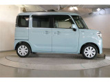 運転席側は手動のスライドドアとなってます。乗り降りや荷物の出し入れが楽になり便利です。