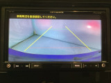 バックでの車庫入れも安心です! リアカメラが付いているバックモニター付のナビを装備しております。操作線もついており距離感も画面から確認できます。