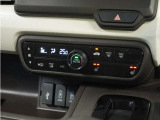 ◆オートエアコン装備◆ お好みの温度を設定をするだけで、後は、自動で風量を調節してくれます!快適にドライブが楽しめます。