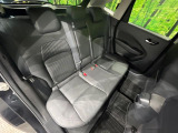 後部座席も気になるようなキズ・汚れやへたり等、大きなダメージはなく、良好な状態です。