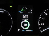 運転席のメータパネル類は常に視界に入る場所ですので、大事なチェックポイントです。ぜひ実際にご乗車ください。