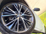 【純正19インチアルミホイール】外観にマッチした純正アルミホイールを装着しております。各種社外アルミホイールや、スタッドレスタイヤも取扱いしております。是非ご相談ください♪