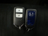スマートキー付!キーを取り出さなくてもドアロックの施錠・開錠、エンジンの始動が出来ます!雨の日や荷物の多い日にとても便利ですね♪