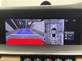 サラウンドビューモニターで車両周辺の確認をアシストします。