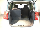 トランク荷室十分な容量あります。