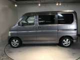 スライドドアなら狭い駐車場でもドアをぶつける心配がありません。ステップが低く乗り降りもしやすいです。