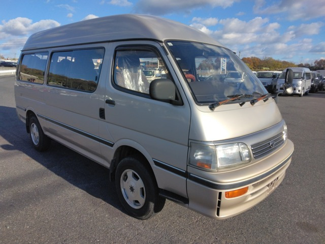 ハイエース3.0 グランドキャビン スーパーロング G-e ディーゼル 4WD5MT 4WD 3000cc 軽油 Dターボ 4列10人乗り