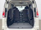 普段のお買い物や通勤、送迎等に十分な荷室スペースを確保しております。セカンドシートを倒すと、大きな荷物の積載も可能です♪