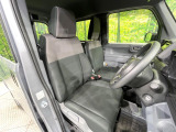 運転席シート廻りは使用感も少なく、良好な状態となっています。丁寧に使われていたことがよくわかりますね。また十分なスペースがあり、大柄な方でもゆったり運転していただける環境です。