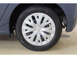純正15インチスチールホイルでフルキャップです。タイヤサイズは185/60R15になります!
