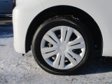 実車は夏用タイヤを装着しています。