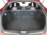 5人乗車時でも十分なスペースのトランクルームです。