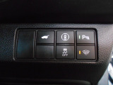 パーキングセンサーや横滑りを防ぐVSA等のスイッチ類は運転席の右側、手の届きやすい位置にあります。
