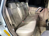 後部座席も気になるようなキズ・汚れやへたり等、大きなダメージはなく、良好な状態です。