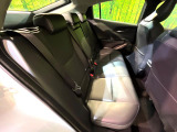 後部座席も気になるようなキズ・汚れやへたり等、大きなダメージはなく、良好な状態です。