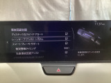 ハンドル操作をアシストすることにより車線からの逸脱回避を支援します。