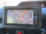 ダイハツ純正ナビが装備されています。後退時の安全確認に便利なバックモニター機能つきです。