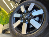 【純正15インチアルミホイール】外観にマッチした純正アルミホイールを装着しております。各種社外アルミホイールや、スタッドレスタイヤも取扱いしております。是非ご相談ください♪