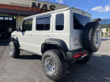 後席パワーウインドー。 リヤドアガラスはスクエアで大きな面積を確保し、開放感を高めています。