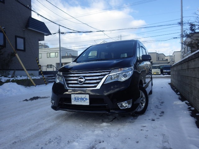 セレナ2.0 ハイウェイスター アドバンスドセーフティパッケージ 4WD純正ナビ フルセグTV Bluetooth