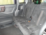後席も足元広々で快適にドライブ出来ます♪