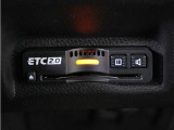 ◆ETC2.0装着◆進化したドライブ体験。料金収受システムだけだったETCが生まれ変わって、高速道路を賢く使うETC2.0に進化しました。多彩な情報サービスが便利で快適なドライブ体験を提供します。