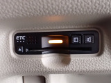 デザインスッキリのビルトイン『ETC』!高速道路の特典はもちろん、キャッシュレスなので料金所では徐行するだけで通過可能です!