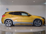【BMWの伝統-3】BMWのお車は、&ldquo;駆け抜ける歓び&rdquo;を体現しております。走行の安定性とコーナリングの良さを追求し、思い通りにハンドルの操作可能です。