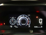 とっても見やすいメーターです。夜間時はラグジュアリーな気分にさせてくれる照明が魅力ですので、夜のドライブも楽しみになりますよ♪